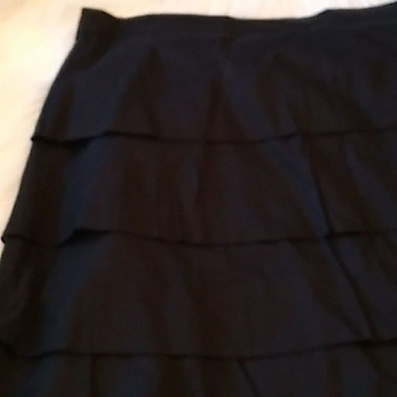 ANN TAYLOR BLACK SKIRT TIERED SIZE 8 P PETITE WOMENS 8P - Picture 2 of 5